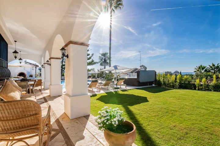 6 Bedroom Villa in Elviria