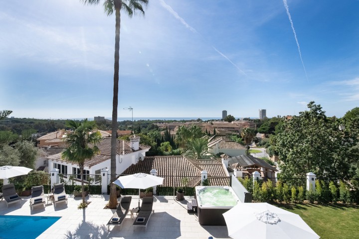 6 Bedroom Villa in Elviria