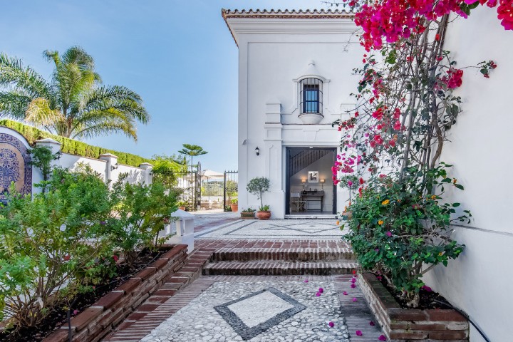 6 Bedroom Villa in Elviria