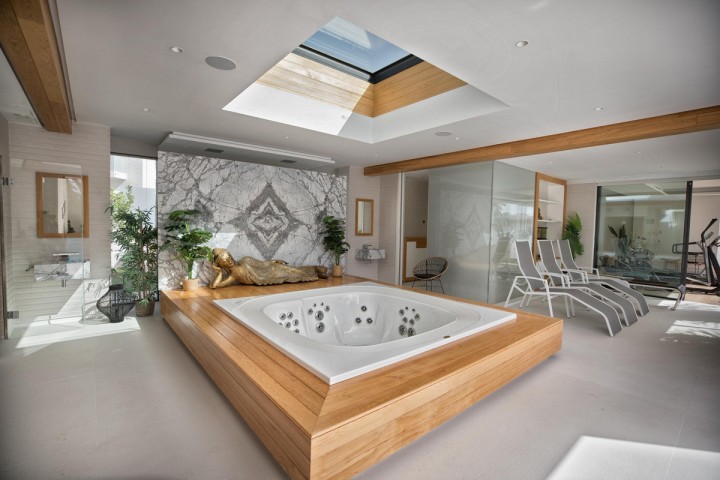 7 Slaapkamer Villa in El Paraiso