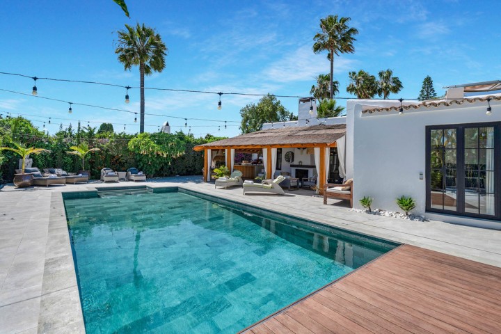 8 Bedroom Villa in Guadalmina Alta