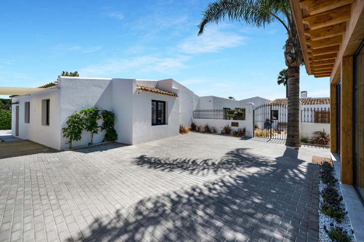 8 Bedroom Villa in Guadalmina Alta