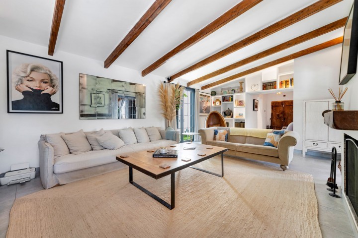 8 Bedroom Villa in Guadalmina Alta
