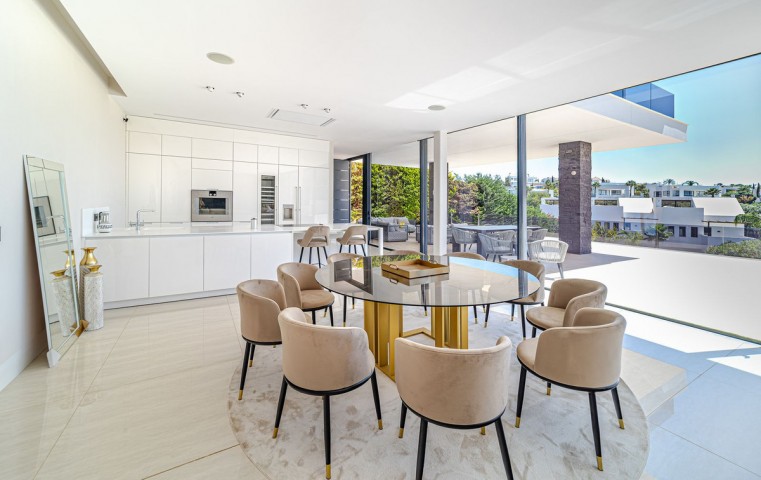 5 Bedroom Villa in Nueva Andalucía