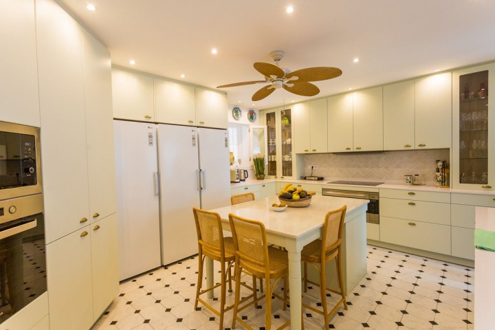 7 Bedroom Villa in The Golden Mile