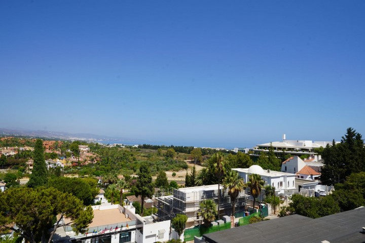Apartamento con 4 Dormitorios en Nueva Andalucía