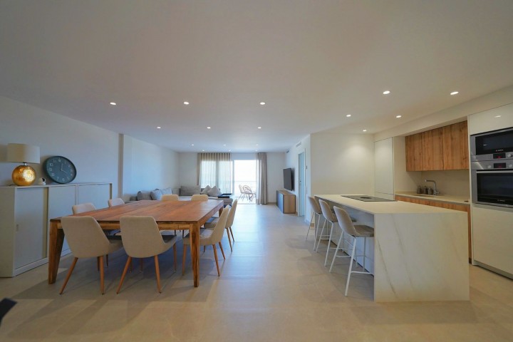 Apartamento con 4 Dormitorios en Nueva Andalucía