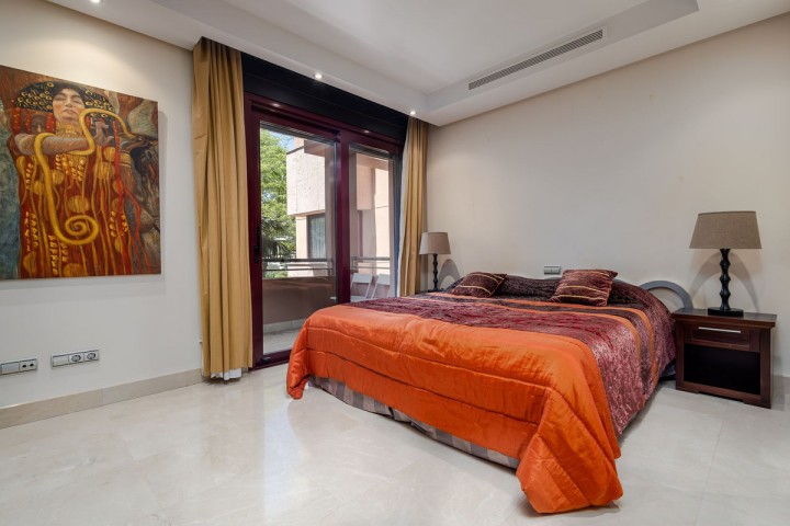 2 Bedroom Apartment in Puerto Banús