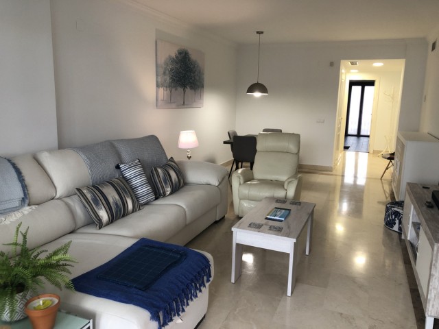 Apartamento con 3 Dormitorios  en San Pedro de Alcántara