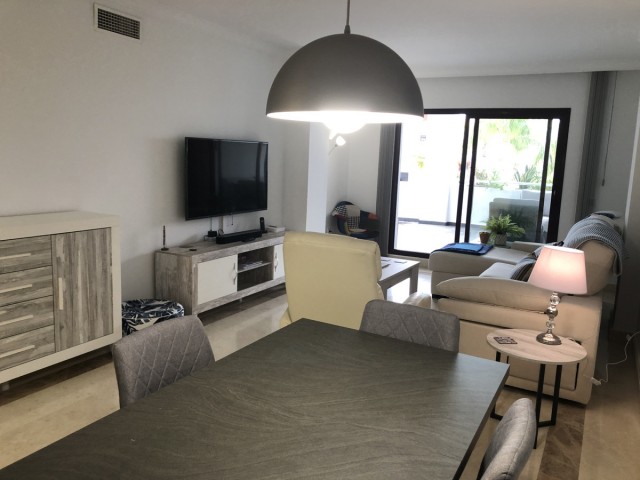 Apartamento con 3 Dormitorios  en San Pedro de Alcántara