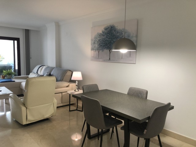 Apartamento con 3 Dormitorios  en San Pedro de Alcántara