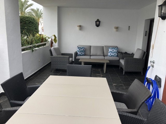 Apartamento con 3 Dormitorios  en San Pedro de Alcántara