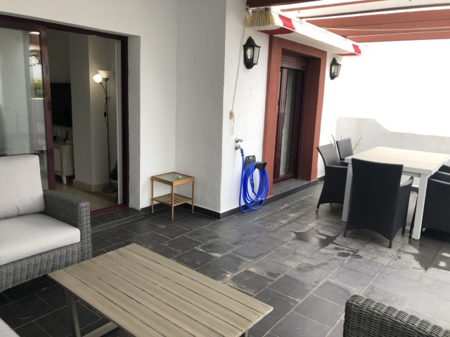 Apartamento con 3 Dormitorios  en San Pedro de Alcántara