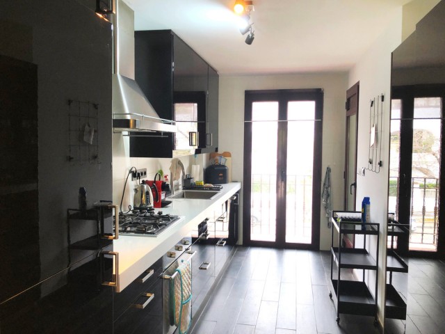 Apartamento con 3 Dormitorios  en San Pedro de Alcántara