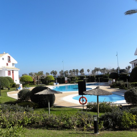 Apartamento con 3 Dormitorios  en San Pedro de Alcántara