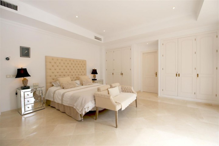 5 Sovrums Villa i Estepona