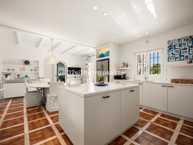 5 Bedroom Villa in Nueva Andalucía