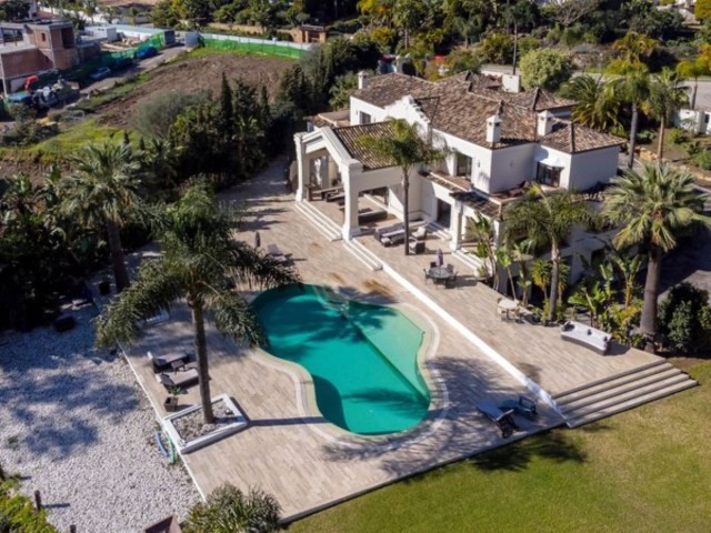 6 Bedroom Villa in Nueva Andalucía