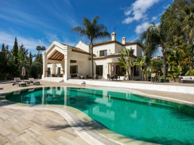 6 Bedroom Villa in Nueva Andalucía