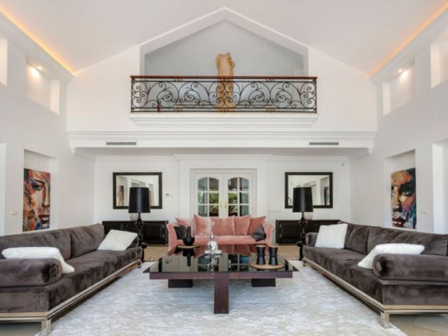 6 Bedroom Villa in Nueva Andalucía