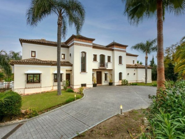 6 Bedroom Villa in Nueva Andalucía