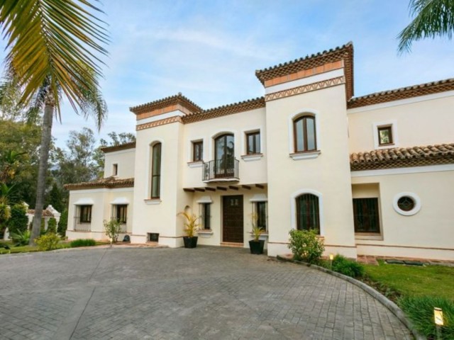 6 Bedroom Villa in Nueva Andalucía