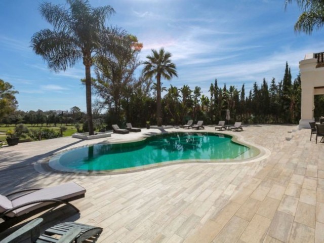 6 Bedroom Villa in Nueva Andalucía