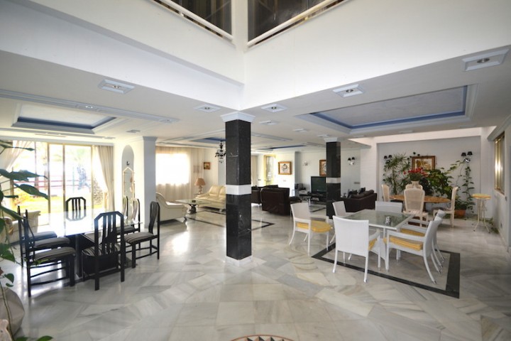Apartamento con 4 Dormitorios en Puerto Banús