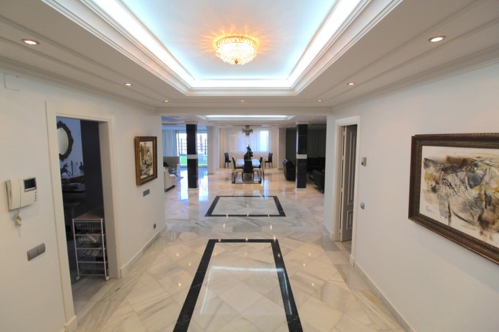 Apartamento con 4 Dormitorios en Puerto Banús