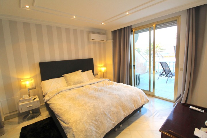Apartamento con 4 Dormitorios en Puerto Banús