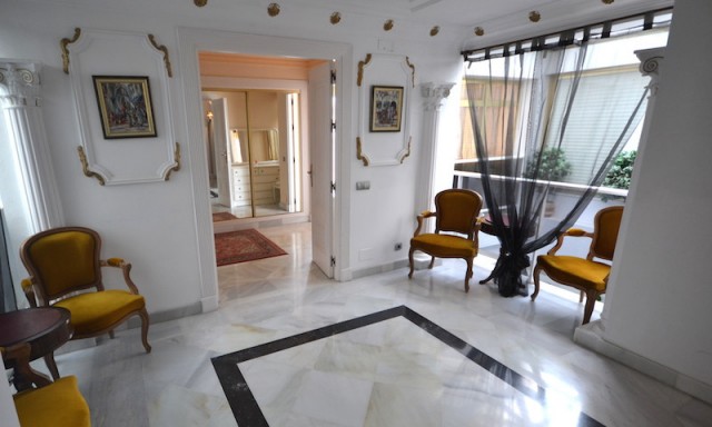 Apartamento con 4 Dormitorios en Puerto Banús