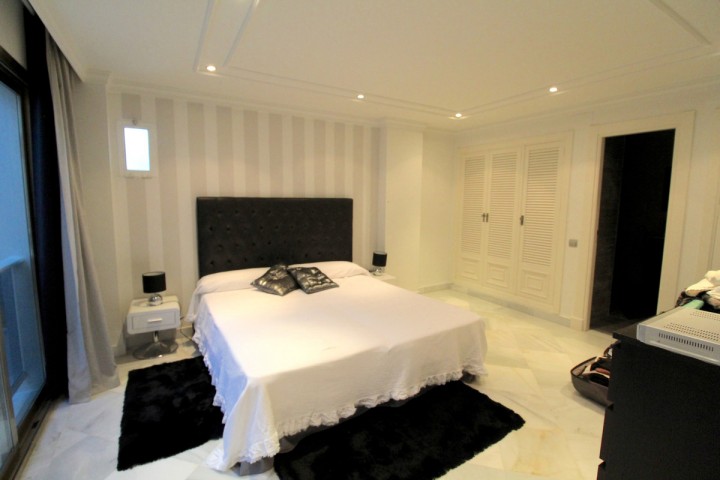 Apartamento con 4 Dormitorios en Puerto Banús
