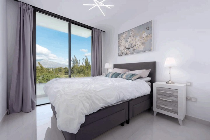 Apartamento con 3 Dormitorios en Estepona