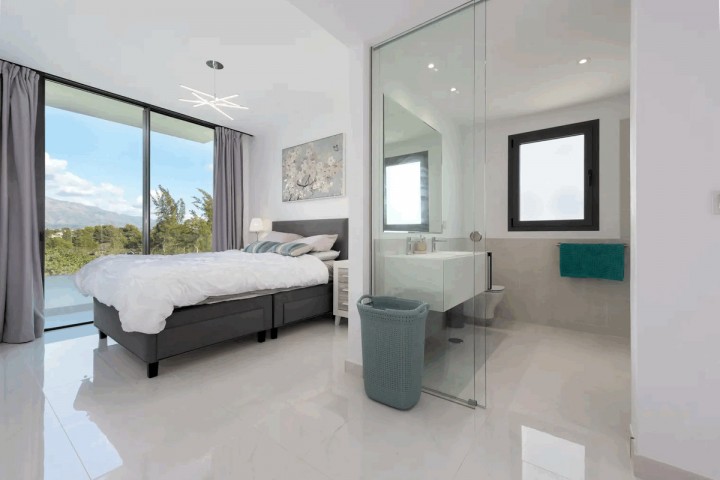 Apartamento con 3 Dormitorios en Estepona