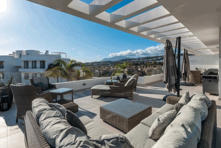 Apartamento con 3 Dormitorios en Estepona