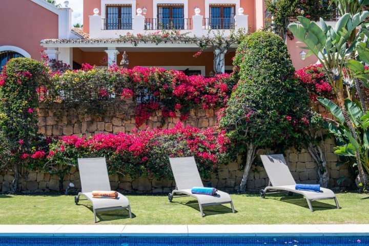 Villa con 5 Dormitorios  en El Paraiso