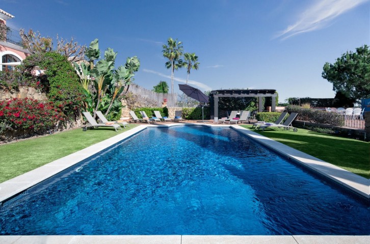Villa con 5 Dormitorios  en El Paraiso