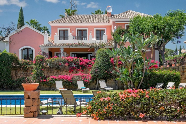 5 Slaapkamer Villa in El Paraiso