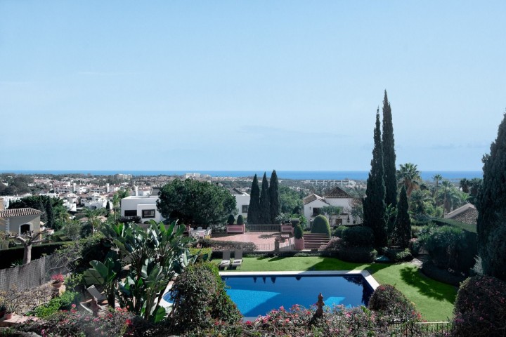 5 Slaapkamer Villa in El Paraiso