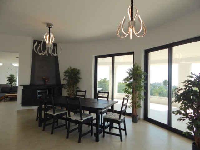 5 Slaapkamer Villa in El Rosario