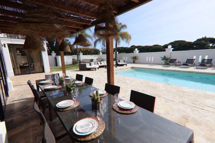 8 Bedroom Villa in Artola