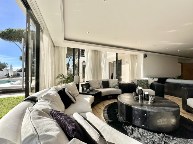8 Bedroom Villa in Artola