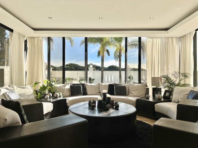 8 Bedroom Villa in Artola