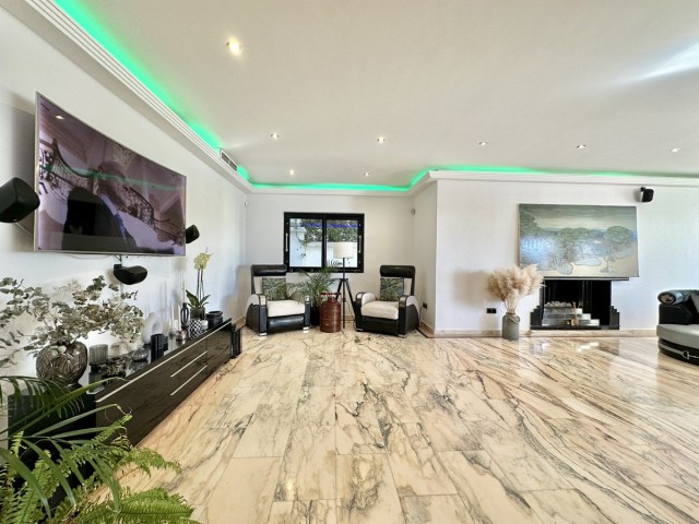 8 Bedroom Villa in Artola