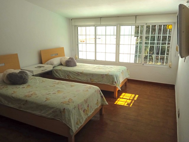 Villa con 4 Dormitorios  en San Pedro de Alcántara