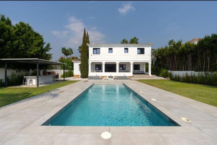 6 Bedroom Villa in Nueva Andalucía