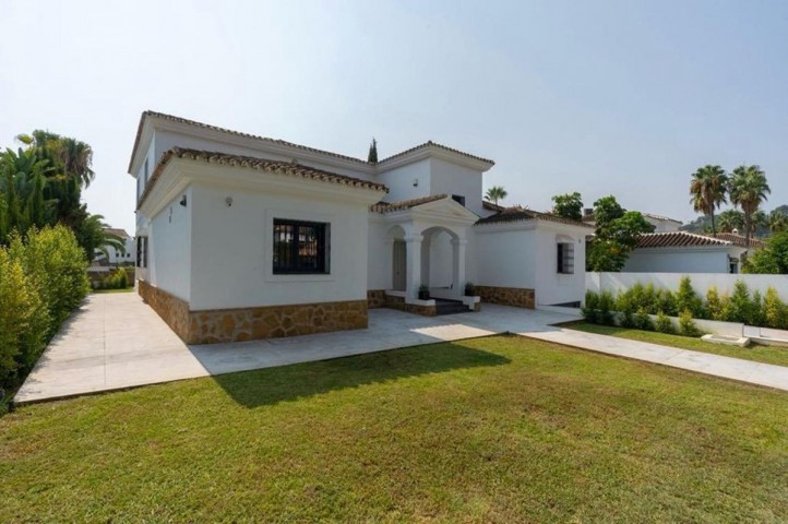 6 Bedroom Villa in Nueva Andalucía