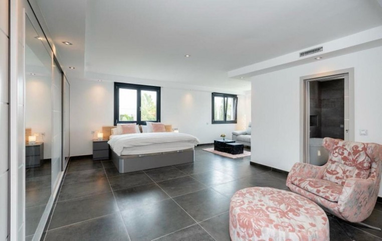 6 Bedroom Villa in Nueva Andalucía