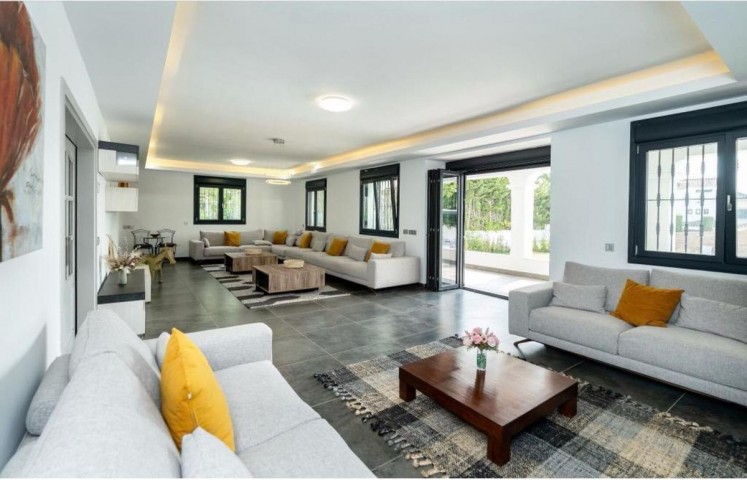 6 Bedroom Villa in Nueva Andalucía