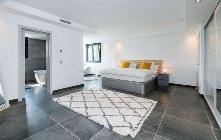 6 Bedroom Villa in Nueva Andalucía